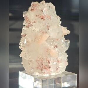 Coated calcite apophyllite stilbite and hematite included heulandite